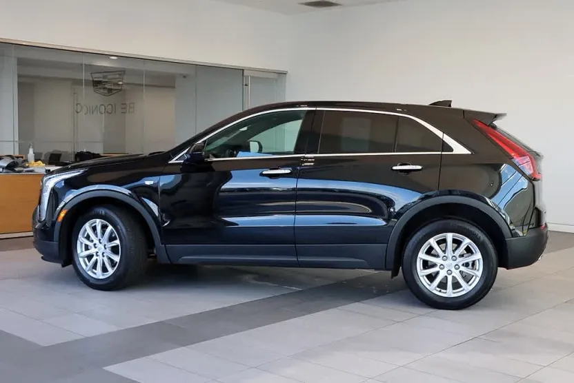2023 Cadillac XT4 Luxury photo 1