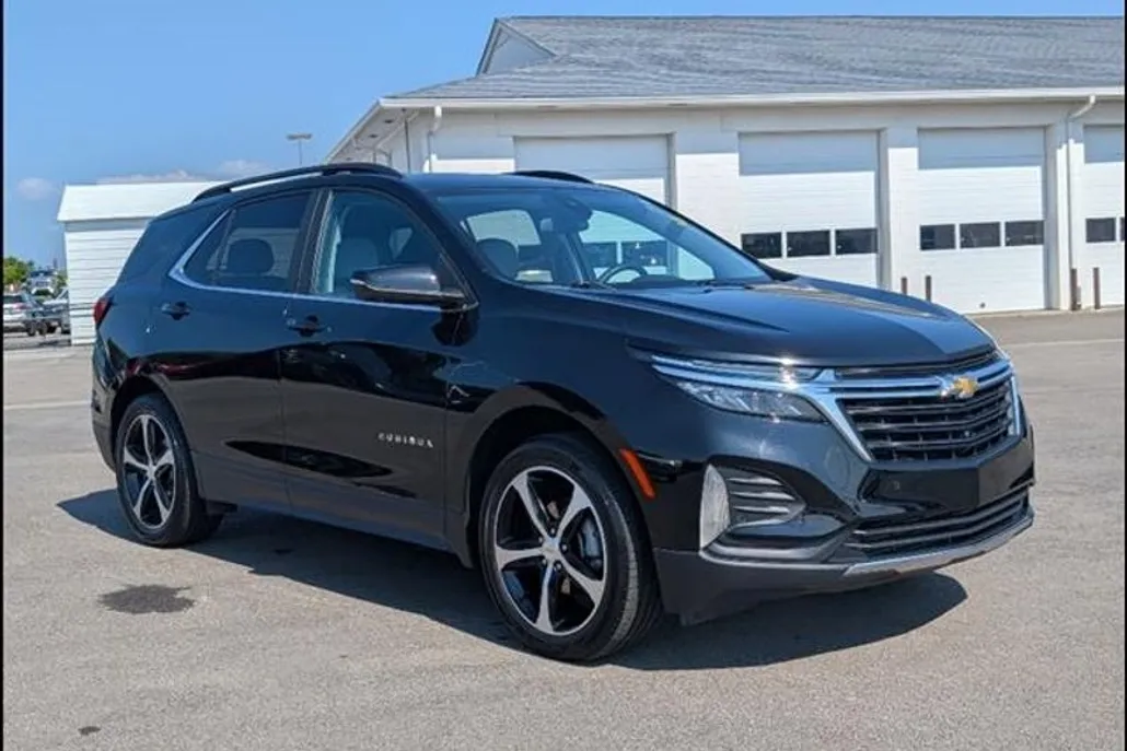2023 Chevrolet Equinox LT photo 1