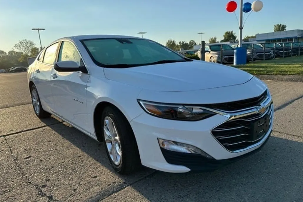 2024 Chevrolet Malibu 1LT photo 1