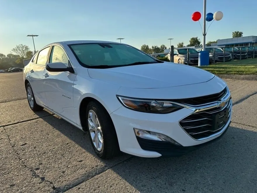 2024 Chevrolet Malibu 1LT photo 1