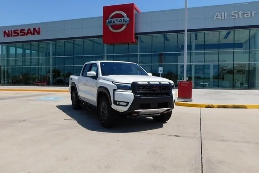 2025 Nissan Frontier Crew Cab PRO-4X photo 1