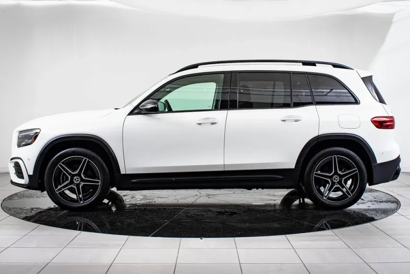 2024 Mercedes Benz GLB 250 4MATIC photo 1