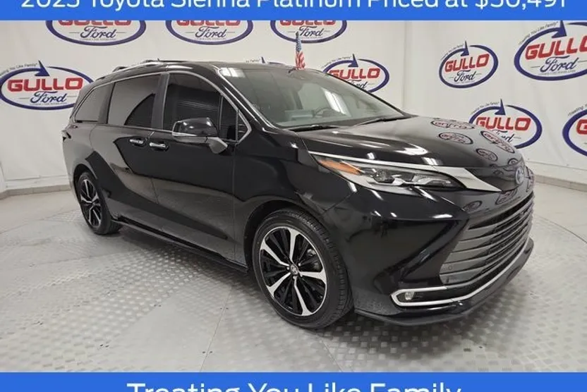 2023 Toyota Sienna Platinum photo 1