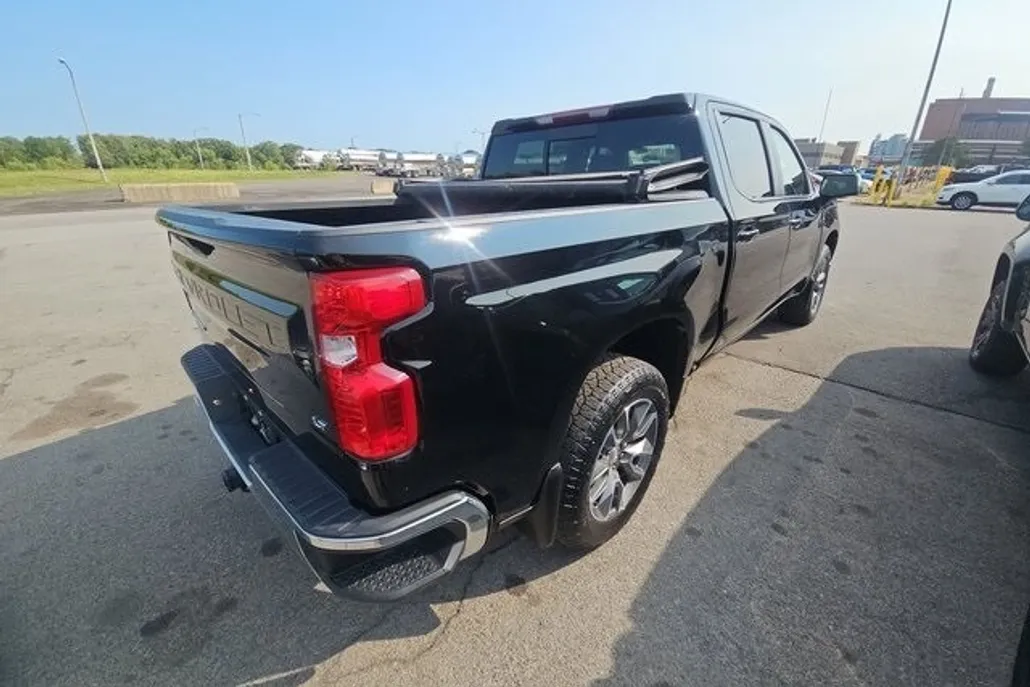 2021 Chevrolet Silverado 1500 LT photo 1