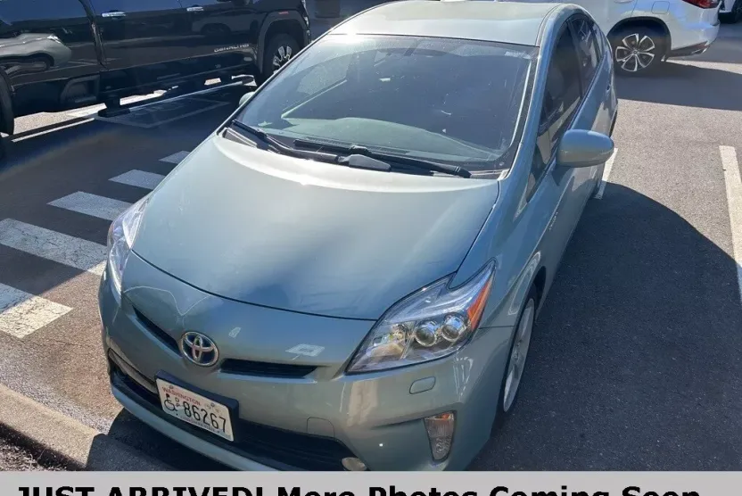 2015 Toyota Prius Five photo 1