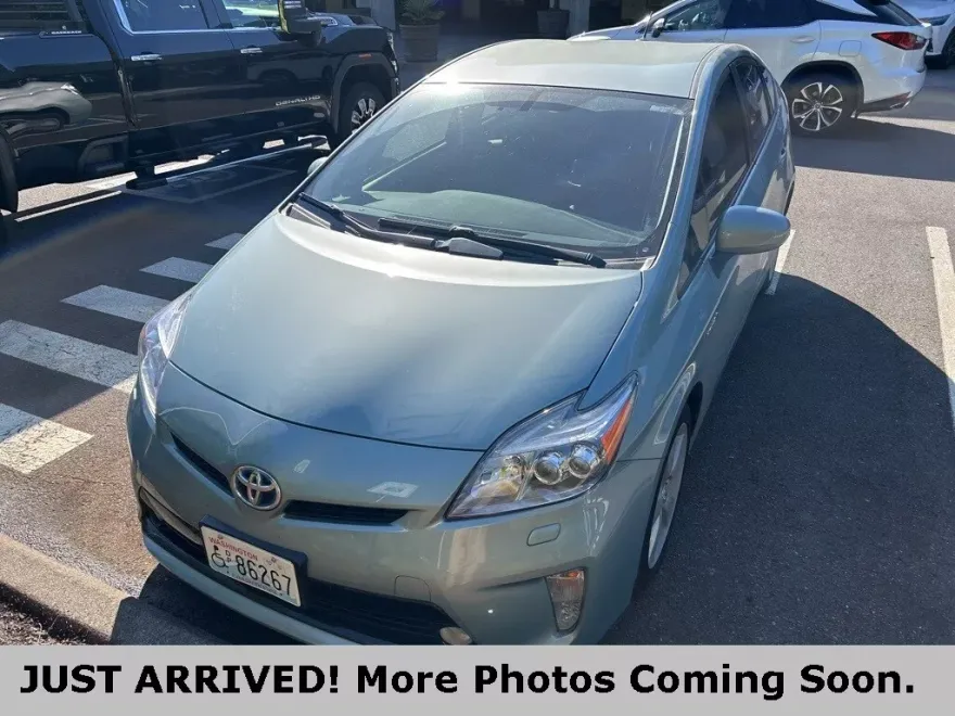 2015 Toyota Prius Five photo 1