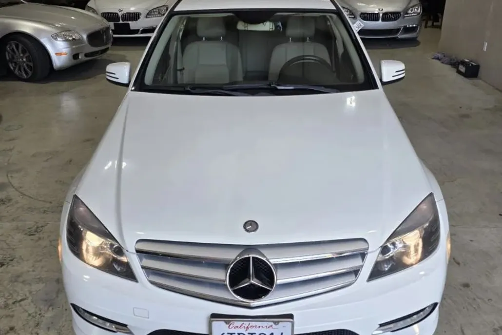 2011 Mercedes Benz C 300 photo 1