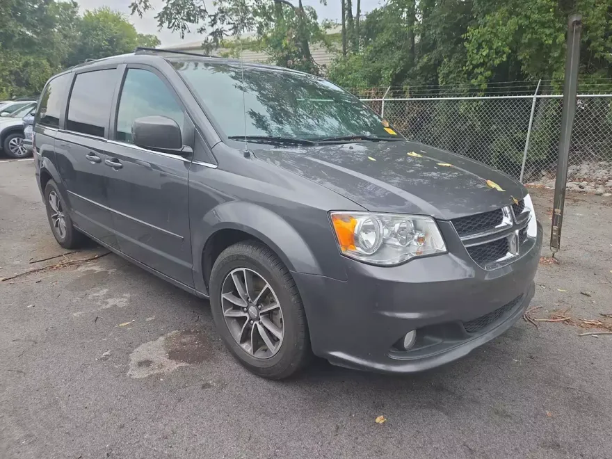 2017 Dodge Grand Caravan SXT photo 1