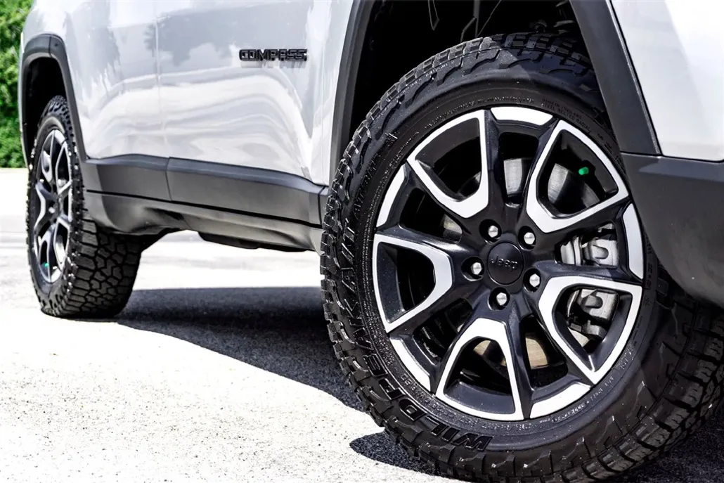 2024 Jeep Compass Trailhawk photo 1