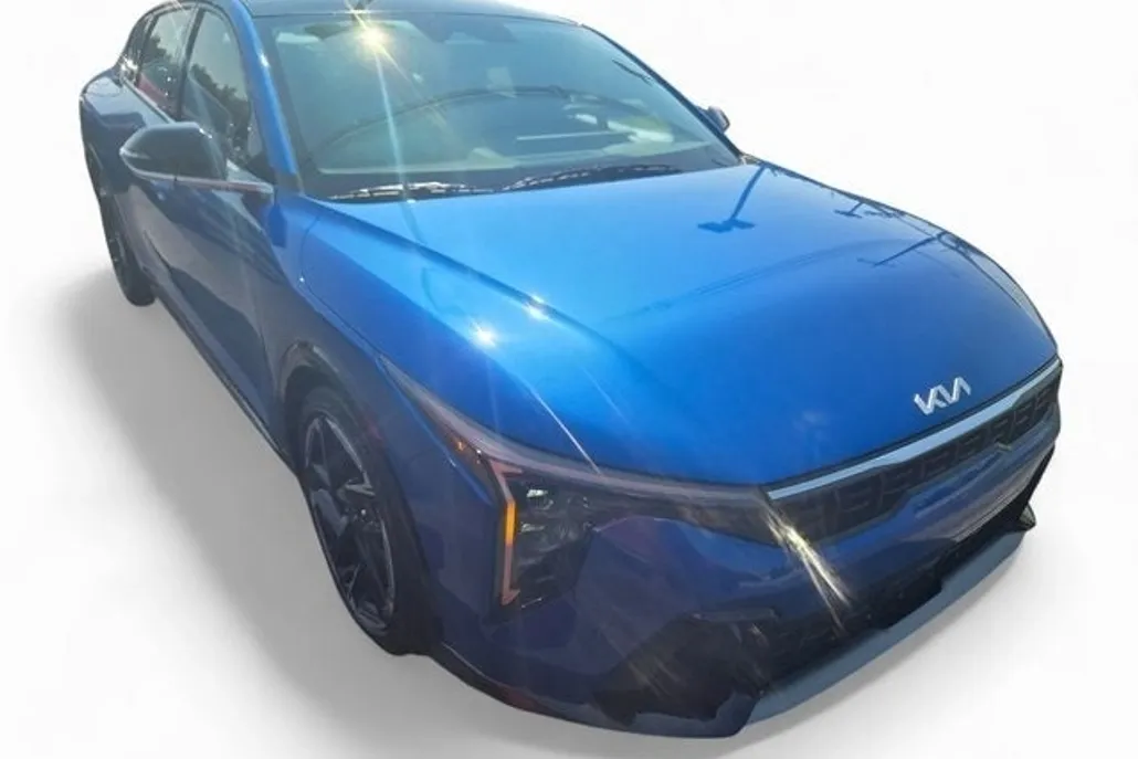 2025 Kia K4 GT-Line photo 1