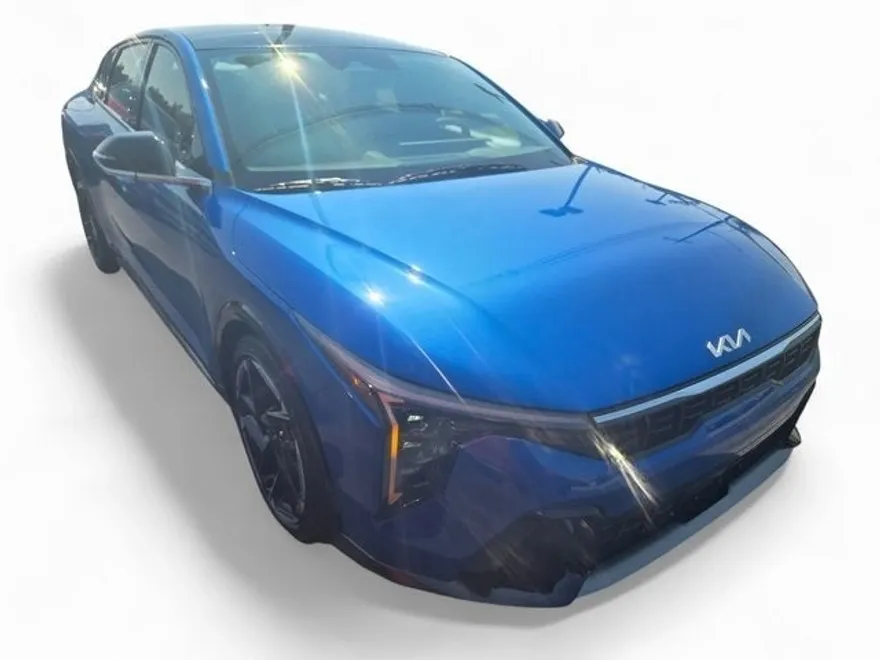 2025 Kia K4 GT-Line photo 1