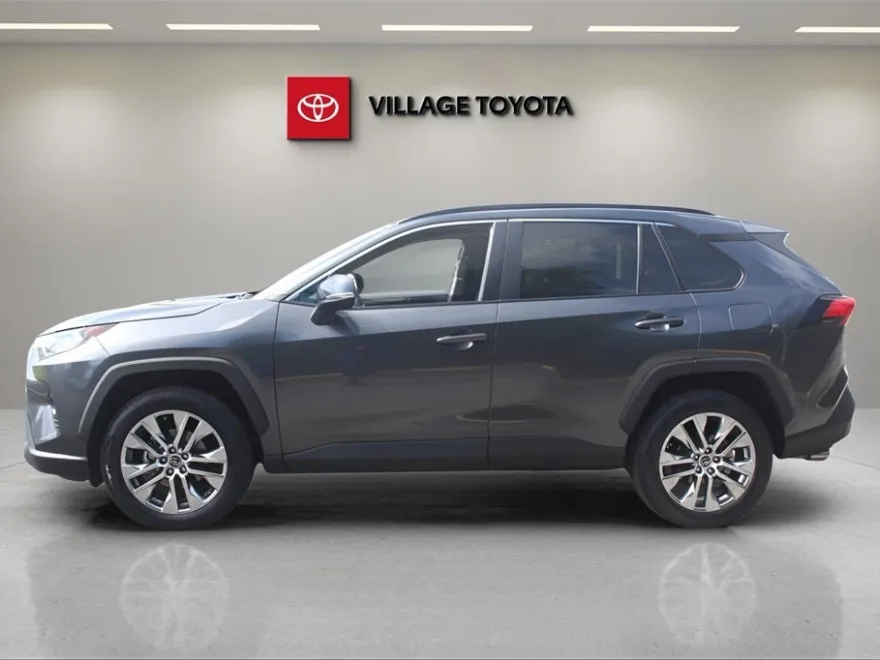 2021 Toyota RAV4 XLE Premium photo 1