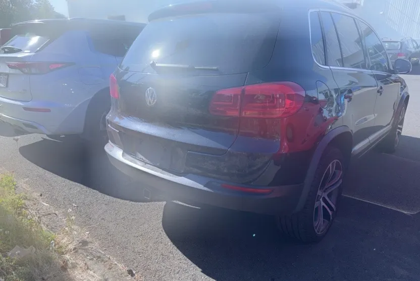 2017 Volkswagen Tiguan SEL photo 1