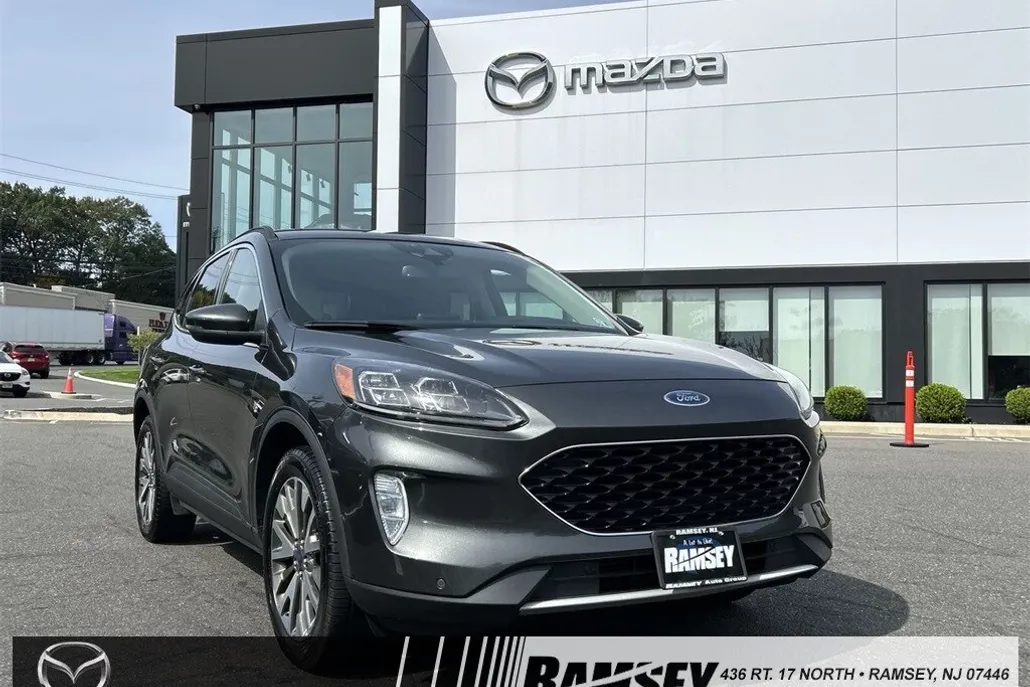 2020 Ford Escape Titanium photo 1