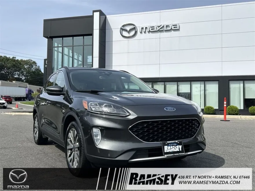 2020 Ford Escape Titanium photo 1