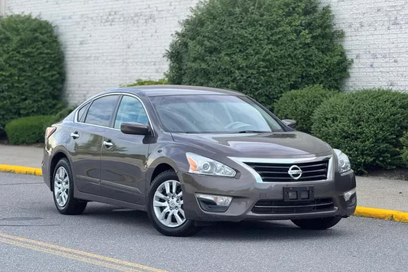 2015 Nissan Altima 2.5 S photo 1