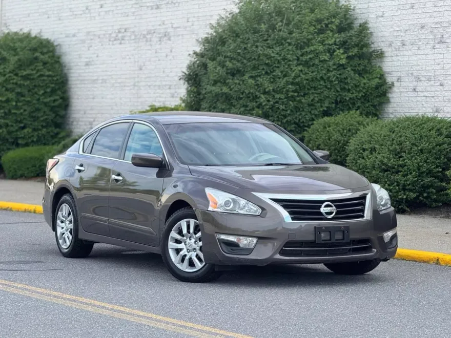 2015 Nissan Altima 2.5 S photo 1