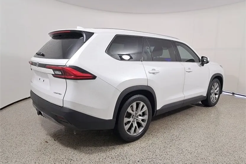 2024 Toyota Highlander Hybrid Limited photo 1
