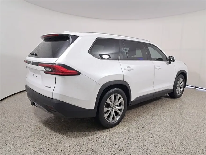 2024 Toyota Highlander Hybrid Limited photo 1