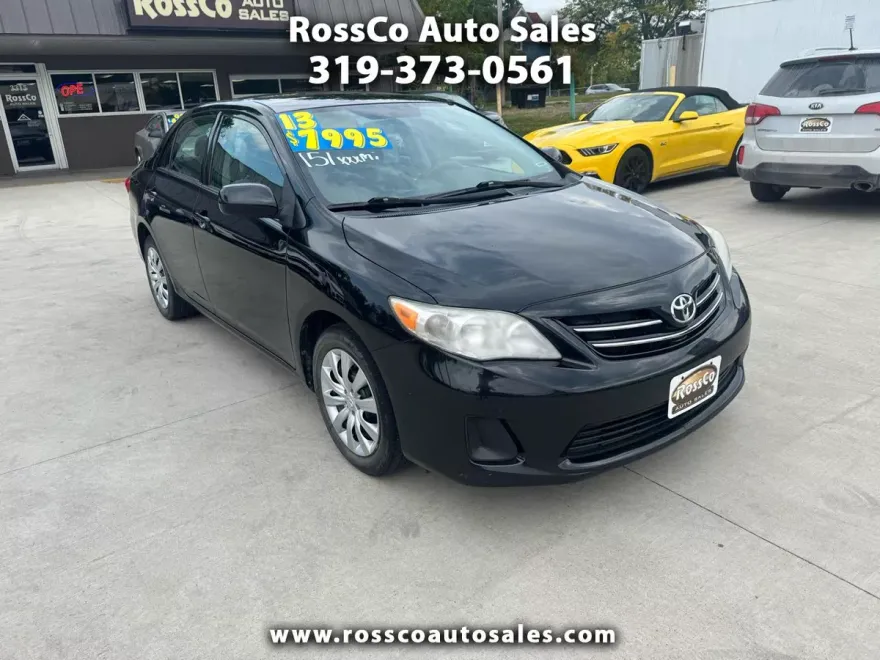 2013 Toyota Corolla LE photo 1