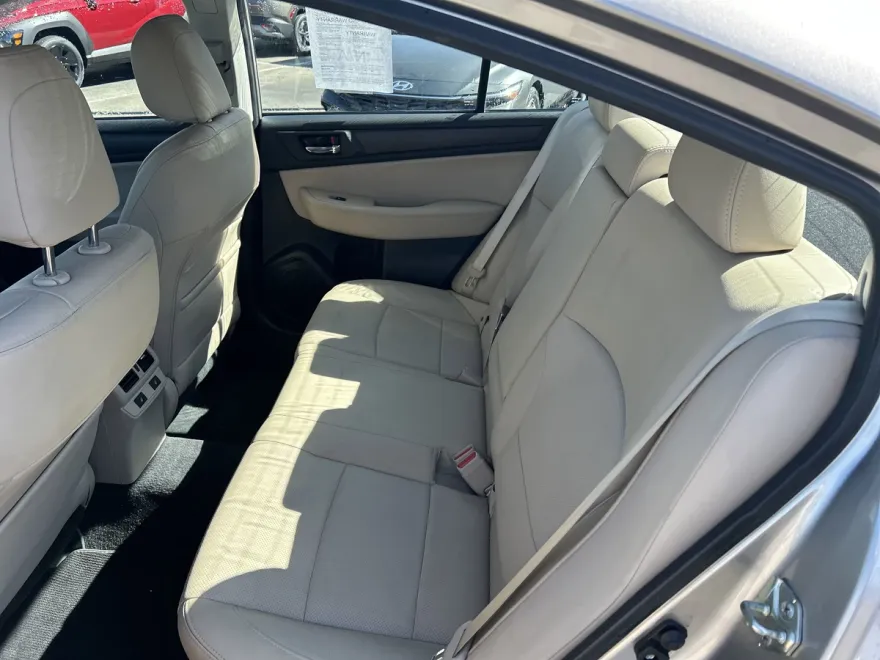 2016 Subaru Legacy 2.5i Limited photo 1