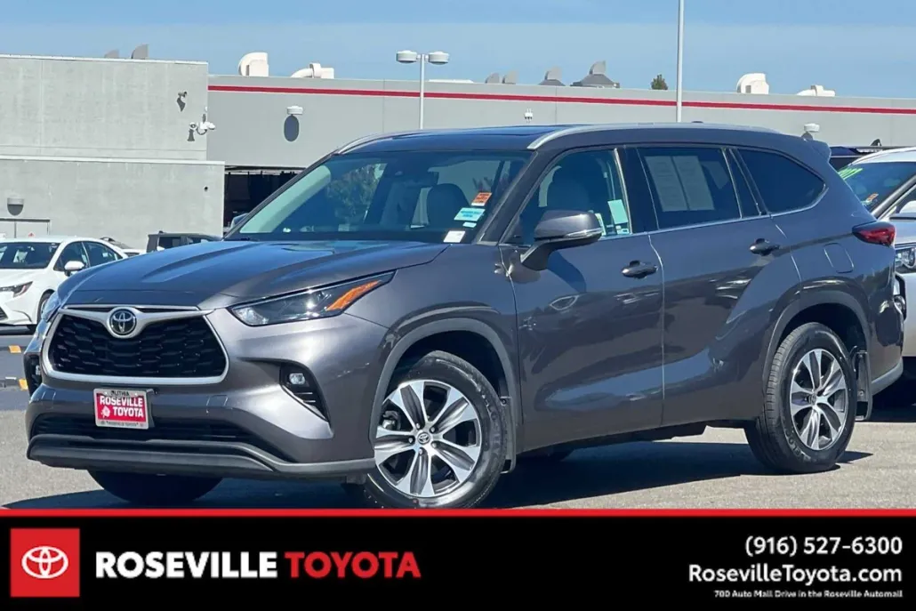 2022 Toyota Highlander XLE photo 1