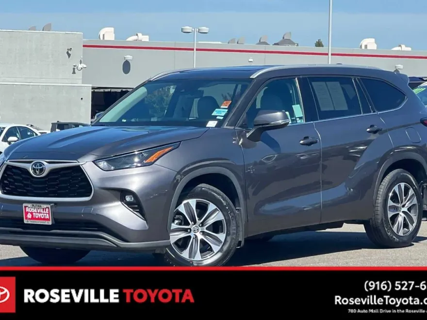 2022 Toyota Highlander XLE photo 1