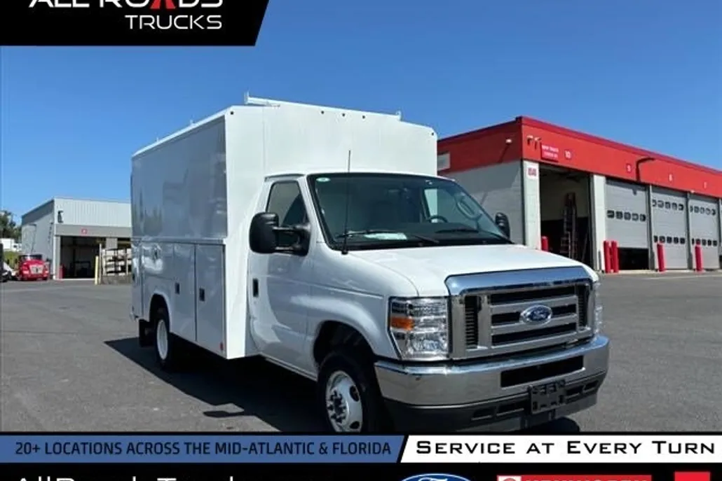 2025 Ford E-350 Base photo 1