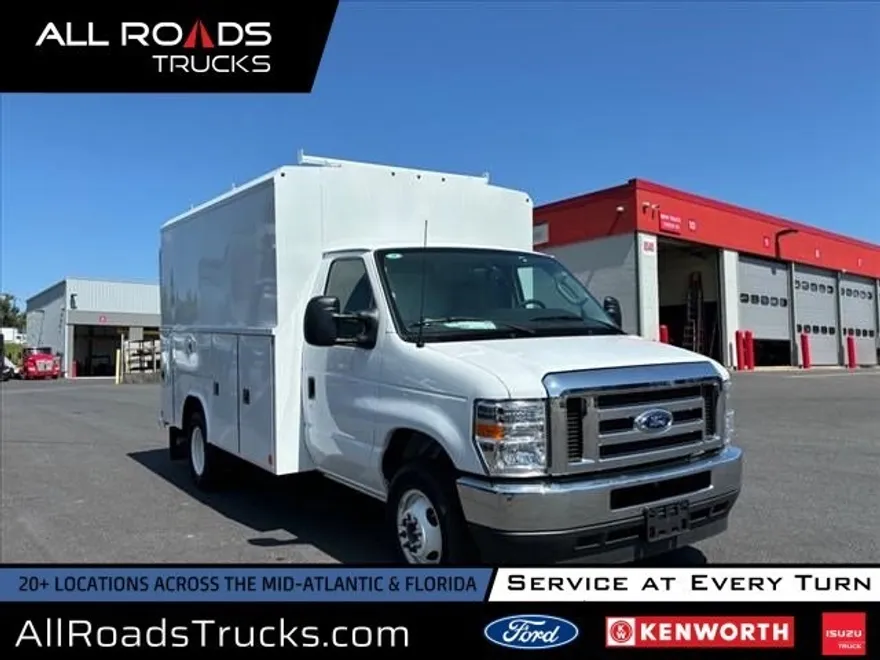2025 Ford E-350 Base photo 1