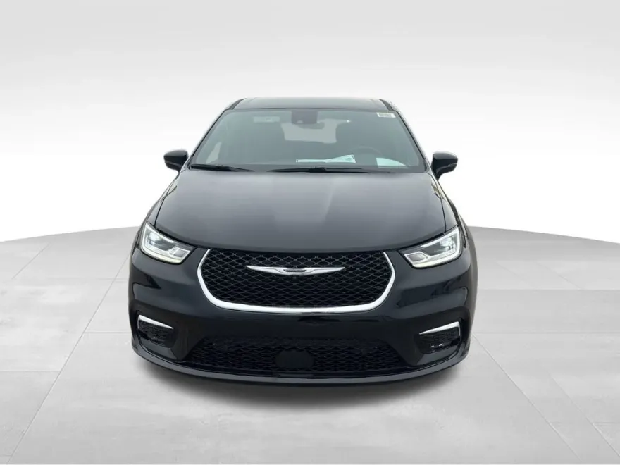 2026 Chrysler Pacifica photo 1