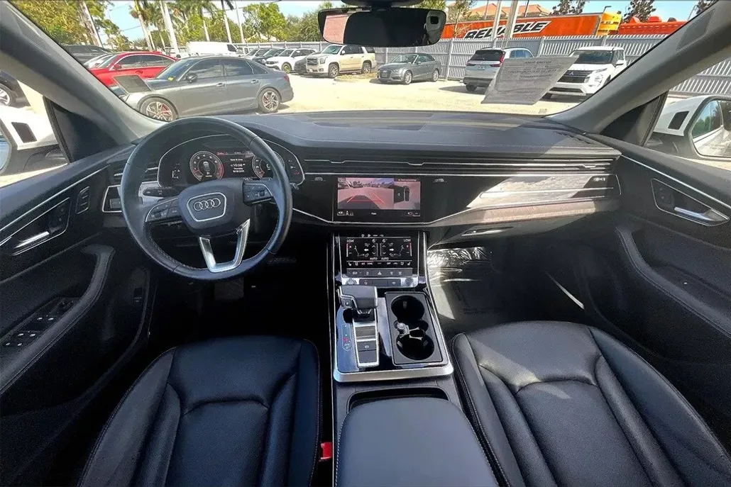 2023 Audi Q8 55 Premium Plus photo 1