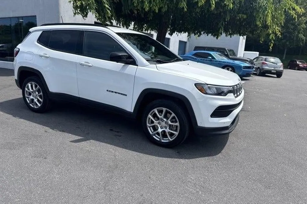 2023 Jeep Compass Latitude Lux photo 1