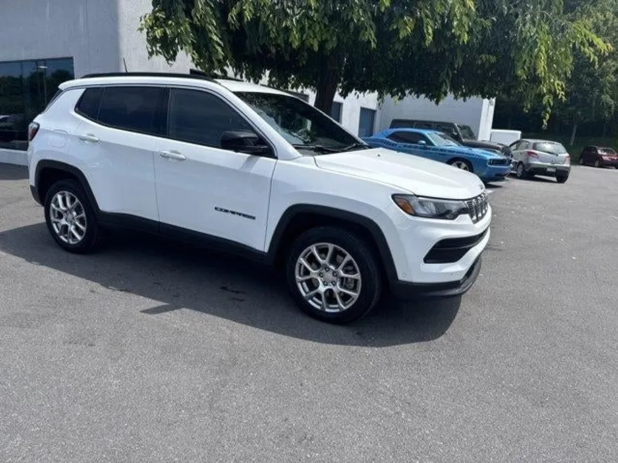 2023 Jeep Compass Latitude Lux photo 1