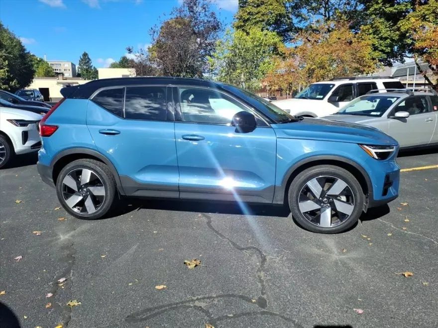 2023 Volvo XC40 Recharge Plus photo 1