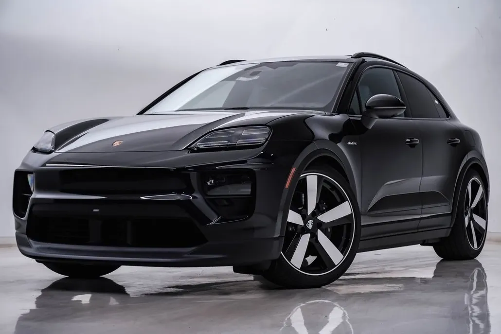 2025 Porsche Macan Electric photo 1