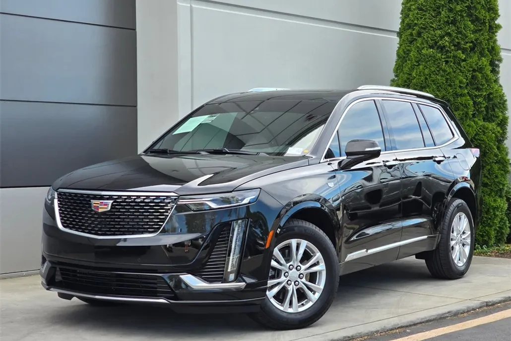 2025 Cadillac XT6 Luxury photo 1