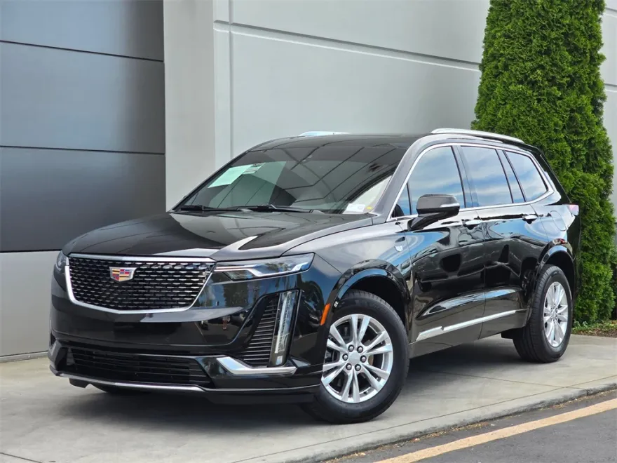 2025 Cadillac XT6 Luxury photo 1
