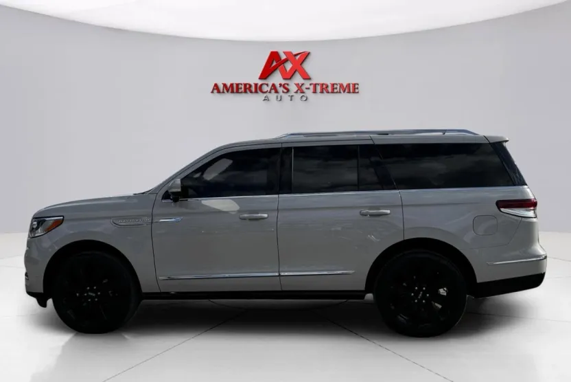 2023 Lincoln Navigator Reserve photo 1