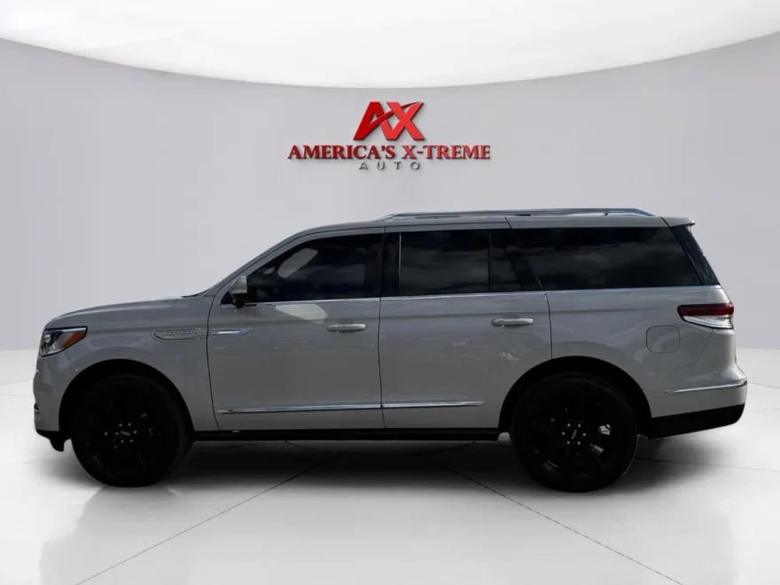2023 Lincoln Navigator Reserve photo 1