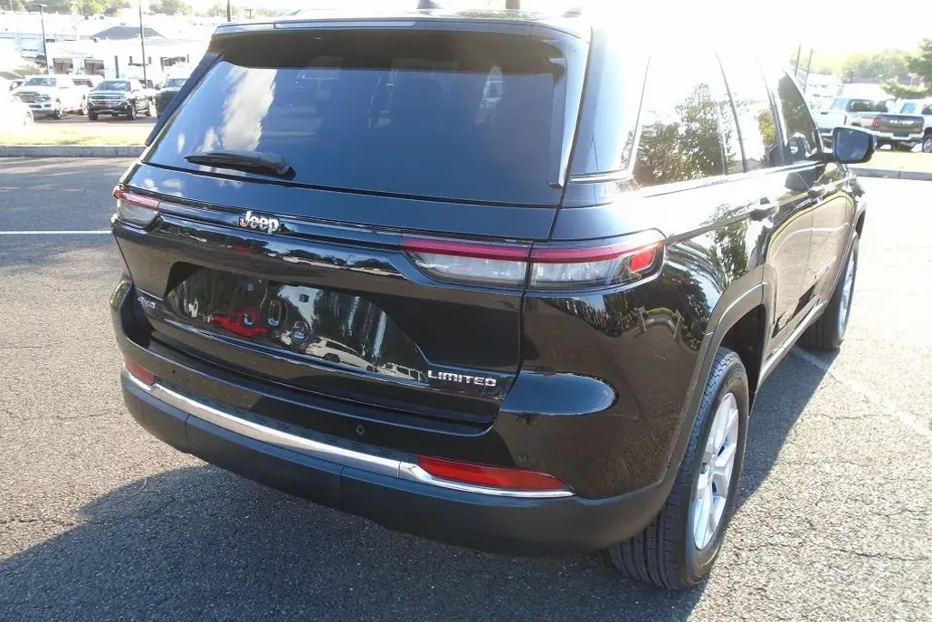 2022 Jeep Grand Cherokee Limited photo 1
