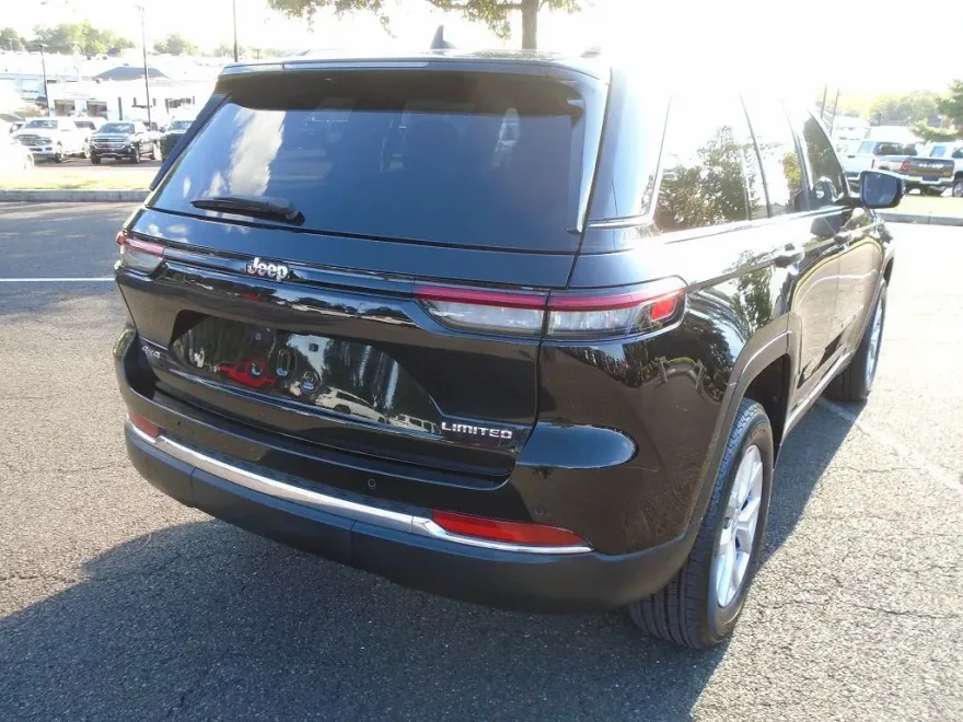 2022 Jeep Grand Cherokee Limited photo 1