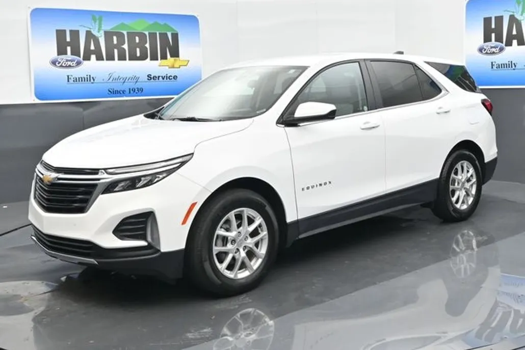 2024 Chevrolet Equinox LT photo 1