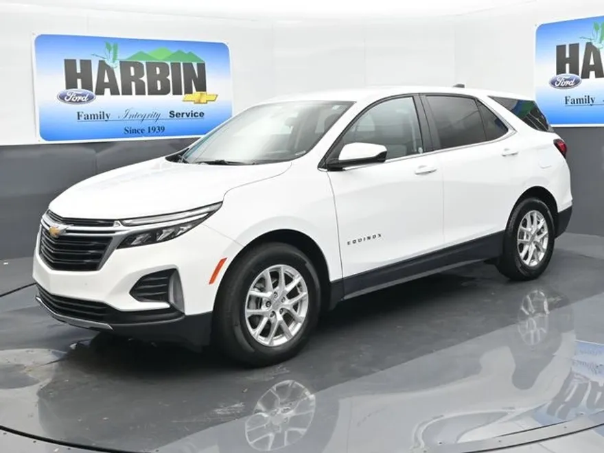 2024 Chevrolet Equinox LT photo 1