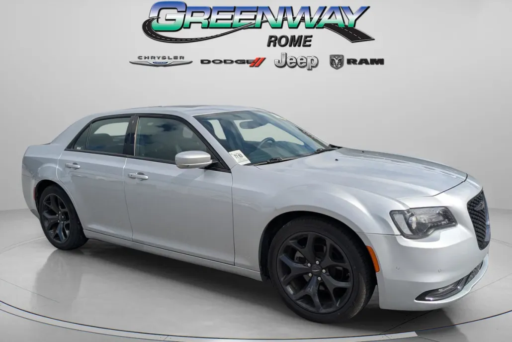 2023 Chrysler 300 photo 1