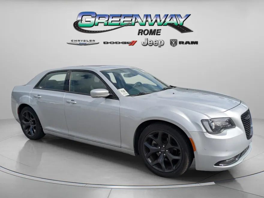 2023 Chrysler 300 photo 1