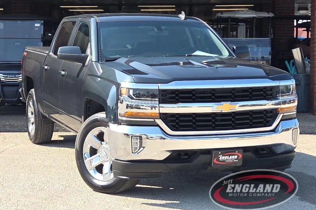 2018 Chevrolet Silverado LT photo 1