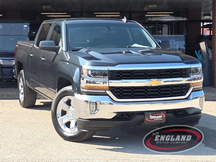 2018 Chevrolet Silverado LT photo 1