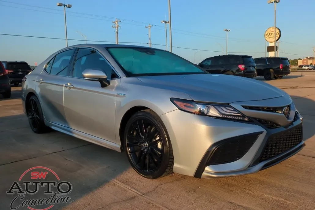 2021 Toyota Camry Hybrid XSE photo 1