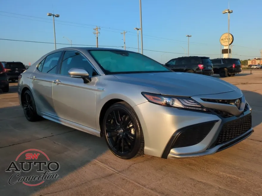 2021 Toyota Camry Hybrid XSE photo 1