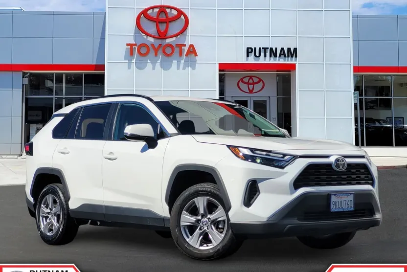 2024 Toyota RAV4 XLE photo 1